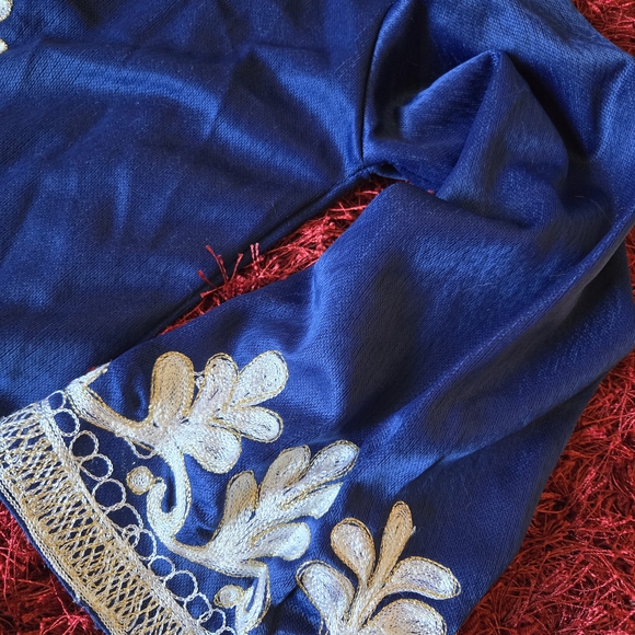 Elegant Blue Embroidered Kurta - Picture 5 of 5